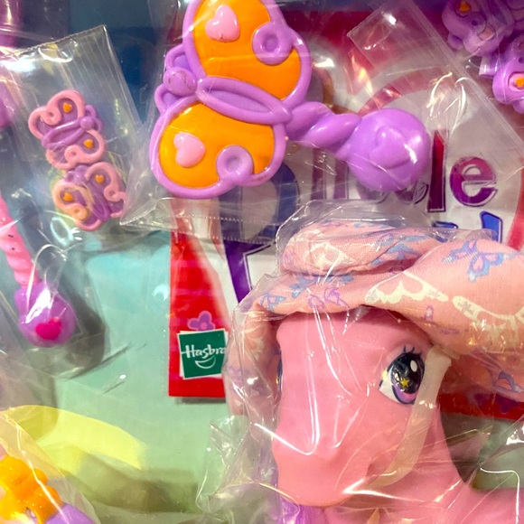 MY LITTLE PONY G3 VTG 2004 BUTTERFLY SURPRISE WITH AVALONIA PONY PLAYET COMPLETE - Picture 4 of 16